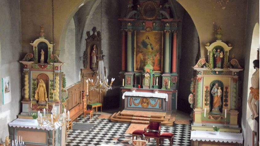 Chassepierre : Les édifices religieux partent en commission