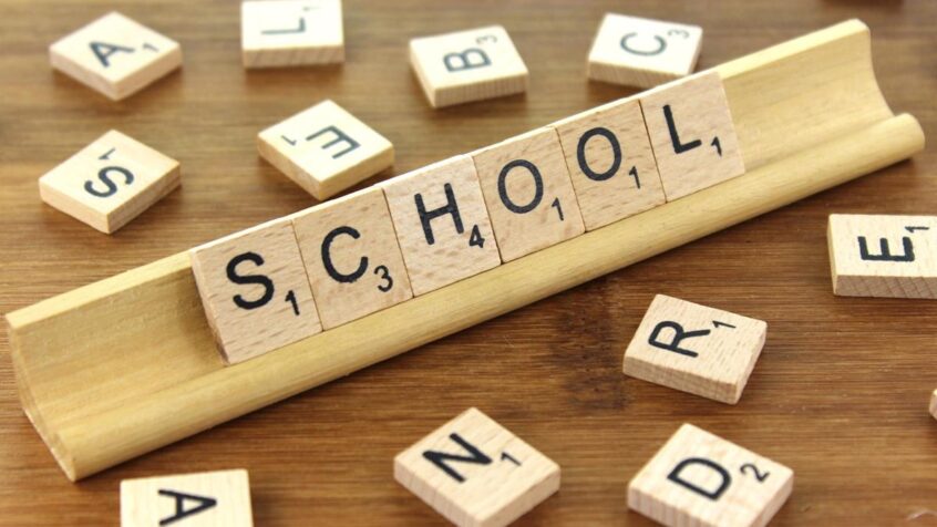 Les écoles, ouvertes ou fermées ? Les familles ont besoin de clarté