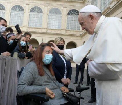 Pour le pape : « Prier n’est pas facile »