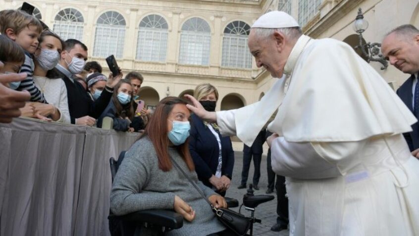Pour le pape : « Prier n’est pas facile »
