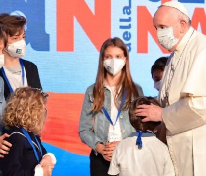 Pape François : « Une société qui n&rsquo;accueille pas la vie cesse de vivre »