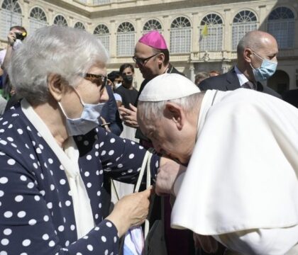 L’émouvante rencontre entre le Pape et Lidia, survivante d&#8217;Auschwitz