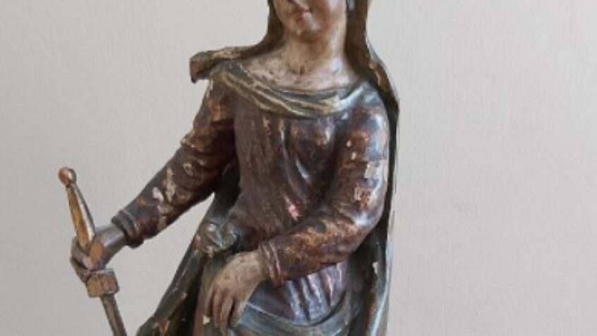 Une statue de sainte Catherine à restituer