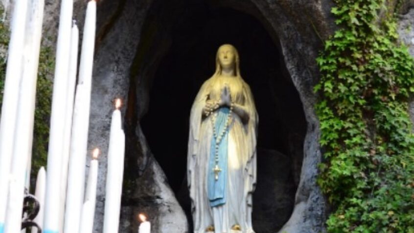 Pourquoi toutes ces grottes mariales ?