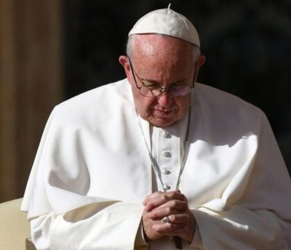 Le pape prie pour les victimes des inondations 