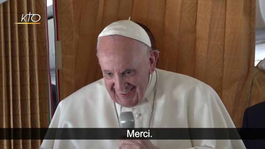 Racines de l&rsquo;Europe, vaccination, questions éthiques… Le pape répond aux journalistes