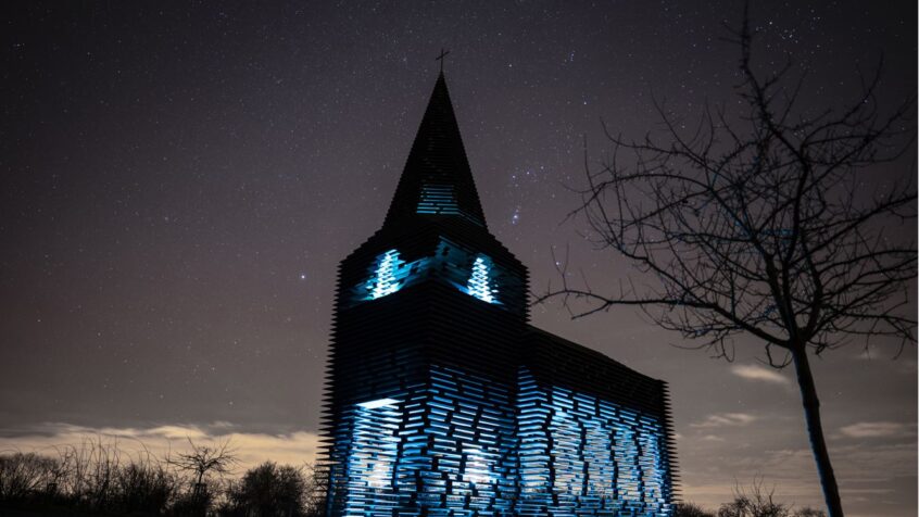 Une chapelle et une église sublimées par la lumière de l&rsquo;explorateur urbain Dragodeus