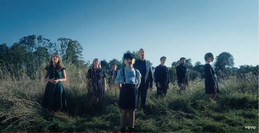 La famille Lefèvre sort un premier clip "Cantate Domino"