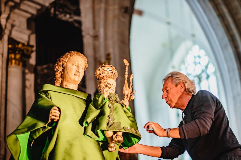 Edouard Vermeulen a créé une robe haute couture pour la Vierge d'Anvers