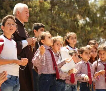 Des enfants libanais appellent à prier le Rosaire