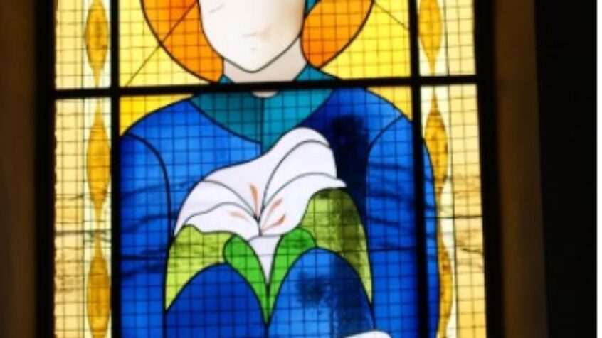 Deux vitraux à l&rsquo;église de Maubray