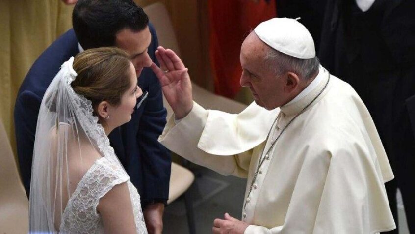 Le pape s&rsquo;adresse aux couples: « Gardez ensemble les yeux fixés sur Jésus »