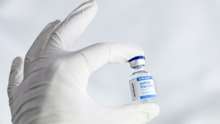 Les vaccins anti-COVID ne posent « aucun problème éthique»