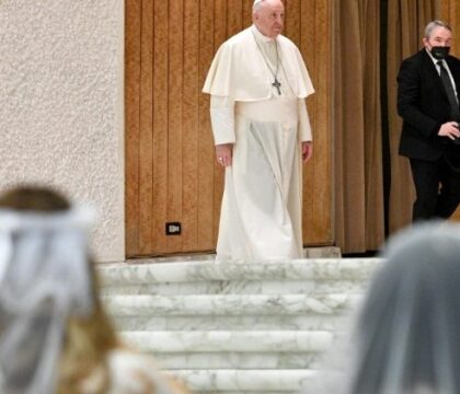 Audience générale: se lier d’amitié avec les saints et les défunts