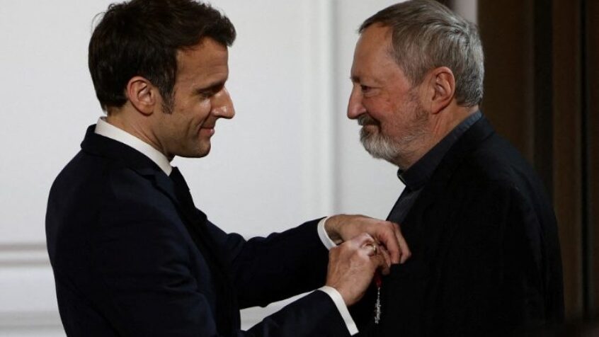Mgr Pascal Gollnisch a reçu la Légion d’honneur