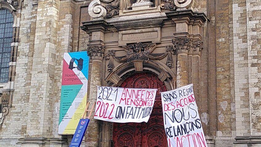 Par décision de justice, les occupants sans-papier doivent quitter l&rsquo;église de Béguinage d&rsquo;ici lundi prochain