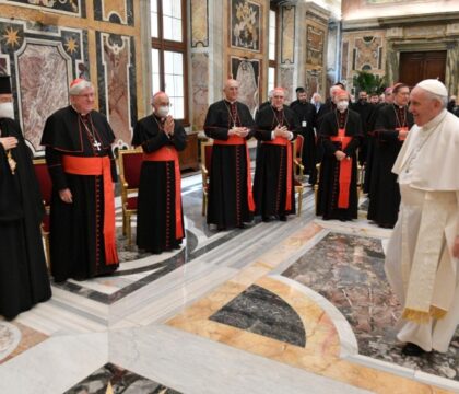 Le Pape dénonce une humanité à la traîne pour tisser la paix