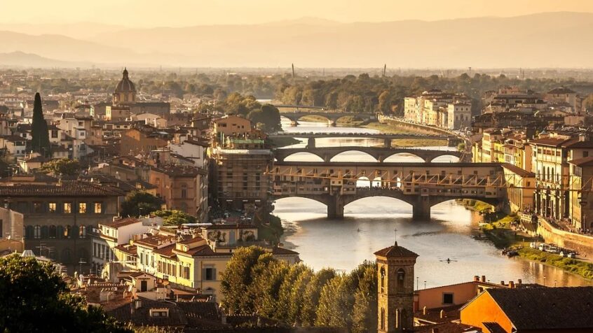 Autour de la Méditerranée : Les évêques et maires rassemblés à Florence s&rsquo;inquiètent pour la paix