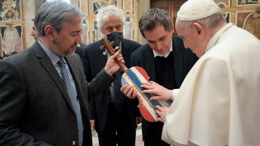 Un air de violon pour le pape François