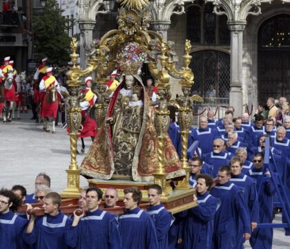 La procession de Hanswijk à Malines cherche des volontaires !