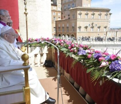 Lors de la bénédiction Urbi et Orbi, le pape rappelle: la paix est la responsabilité de tous