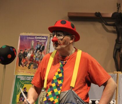 Le cardinal De Kesel, invité d&rsquo;honneur du spectacle « Les 5 C » à Nivelles