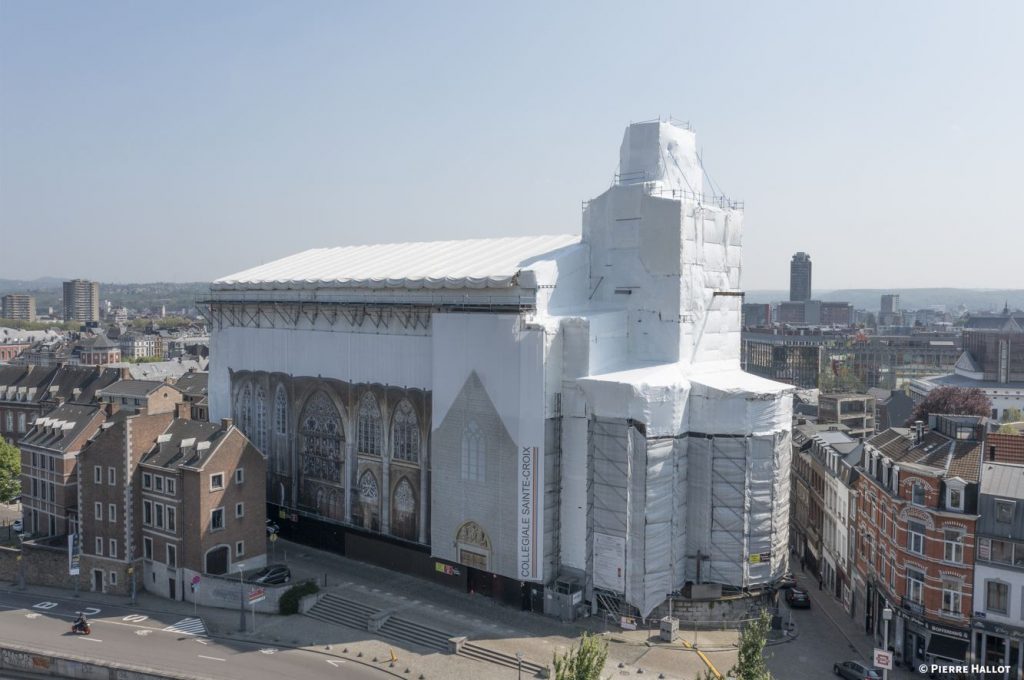 La collégiale Sainte Croix à Liège s'offre une seconde peau