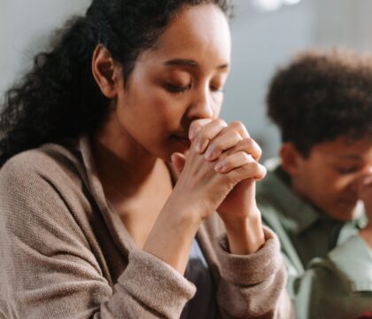 5 conseils pour vivre un temps de prière en famille