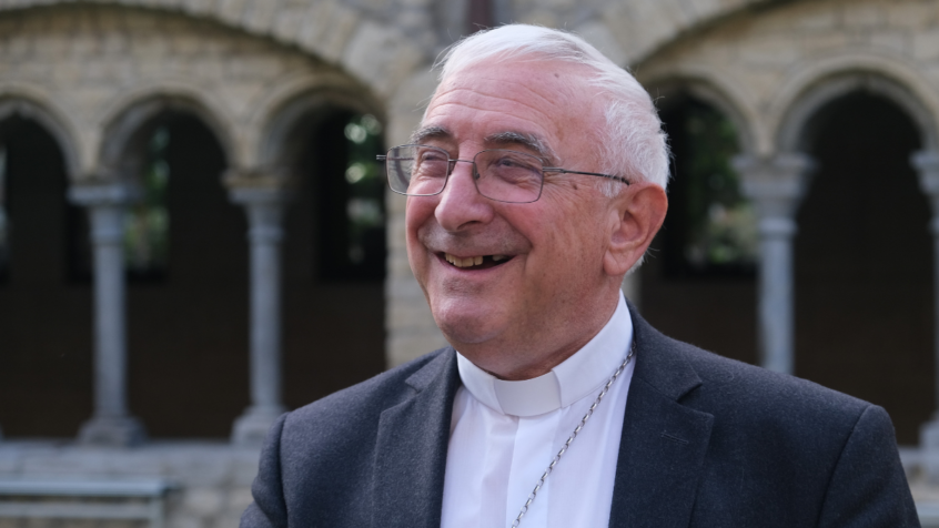 Deo gratias! Heureux anniversaireS, cher Monseigneur !
