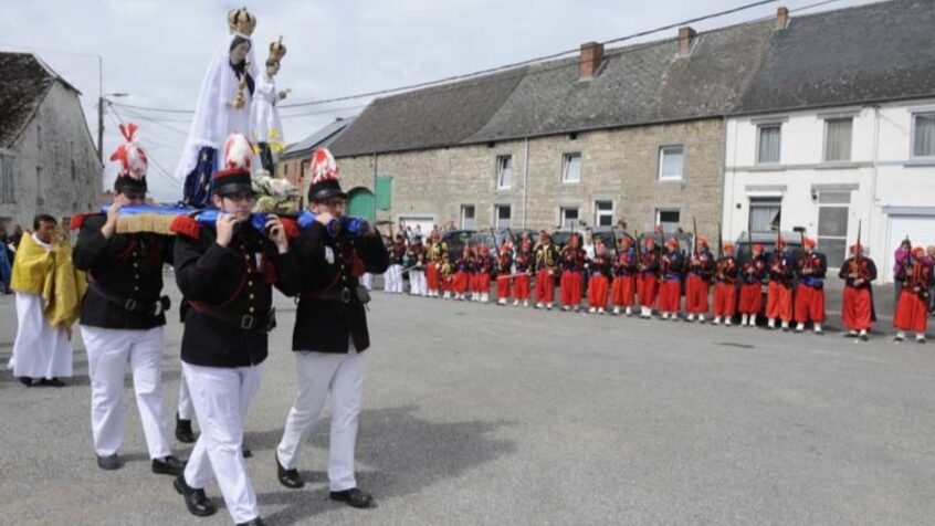 Retour en images sur la marche militaire Saint Vaast à Daussois