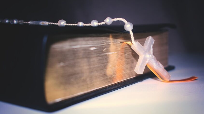Sondage : 1 Français sur 4 possède une Bible