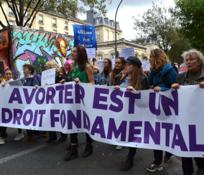 Les députés européens défendent le droit à l&rsquo;avortement et encouragent la dépénalisation