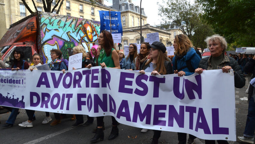 Les députés européens défendent le droit à l&rsquo;avortement et encouragent la dépénalisation