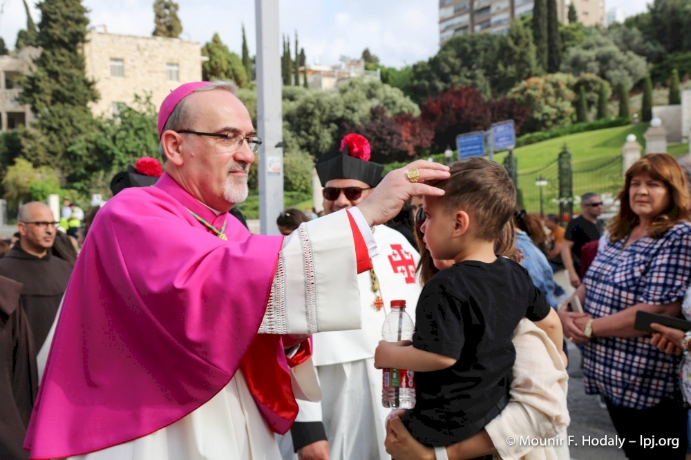 Les fidèles ont marché avec ferveur aux côtés de Notre Dame du Mont Carmel