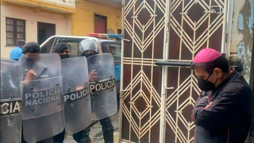 Un évêque du Nicaragua bloqué chez lui par la police