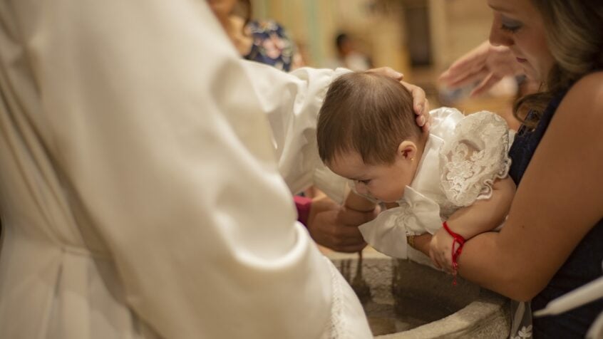 Qui sont les enfants baptisés par le pape dans la chapelle Sixtine?
