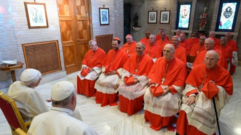 Visite des nouveaux cardinaux à Benoît XVI