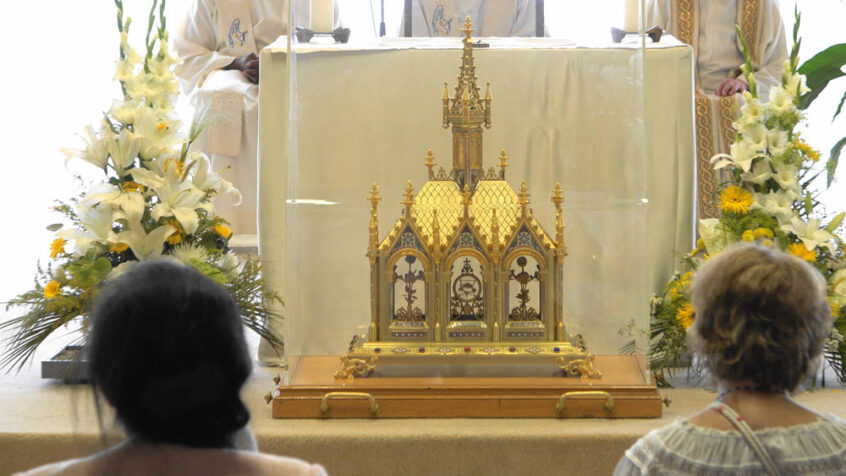Les reliques de sainte Thérèse exposées à Beauraing