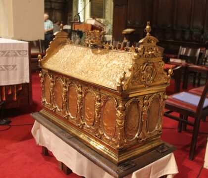 La châsse est ouverte, les reliques vous accueillent !