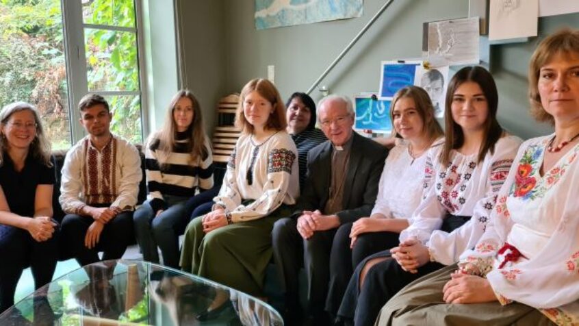 Le Cardinal De Kesel rend visite à des migrants et réfugiés ukrainiens