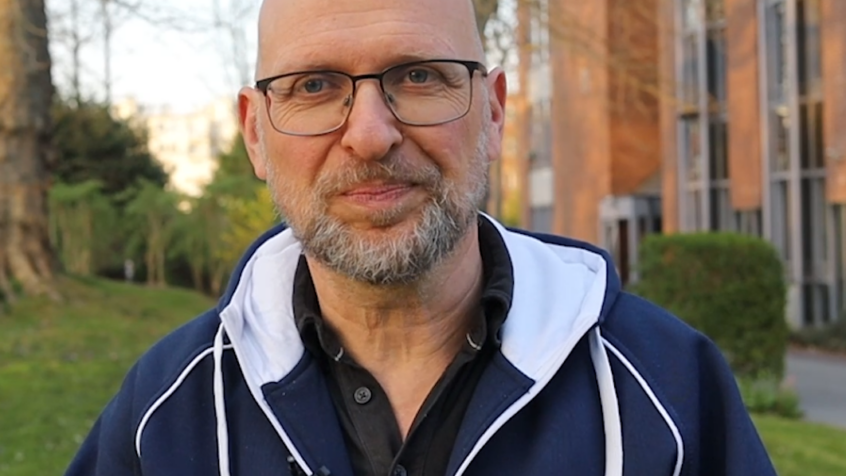 Pour Jörg Gebhard (JRS Belgium) : « En Belgique, la détention des migrants est la norme »