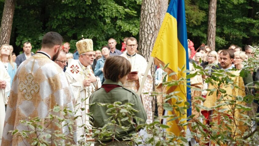 Pèlerinage à Banneux : les Ukrainiens de Belgique prient pour la paix et les « défenseurs de l&rsquo;Ukraine »