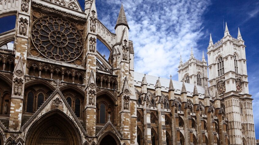 Voici le programme liturgique des funérailles de la Reine Elisabeth II à l&rsquo;abbaye de Westminster