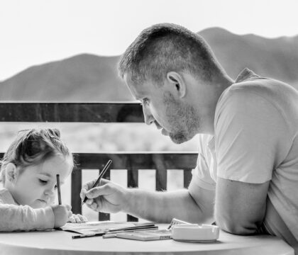 Les enfants apprennent beaucoup par l&rsquo;exemple (audio)