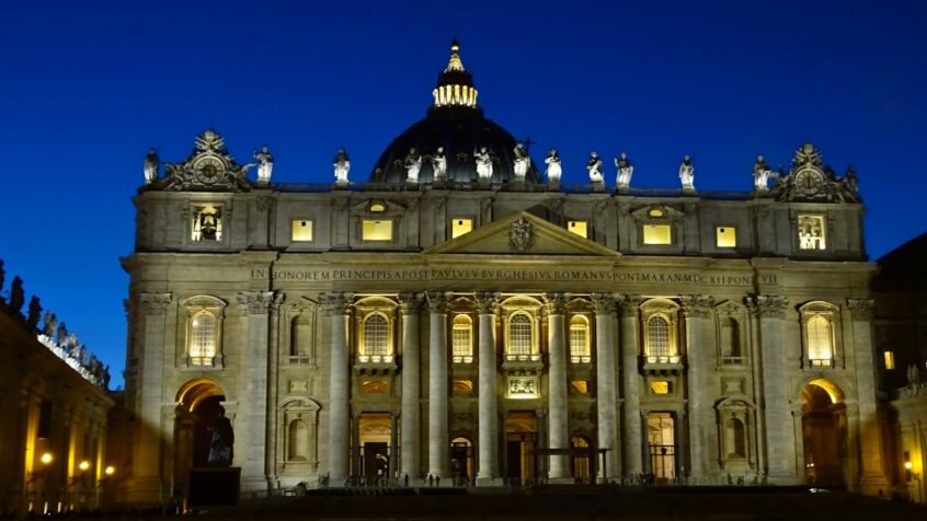 Au Vatican, une projection grand format sur la basilique Saint-Pierre