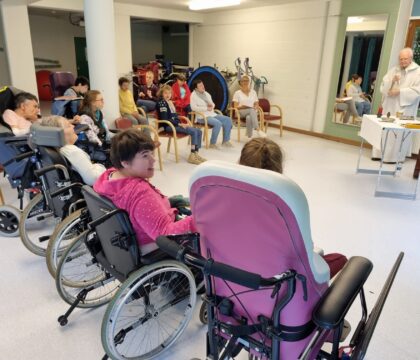 En Eglise, comment mieux accueillir les personnes handicapées ?
