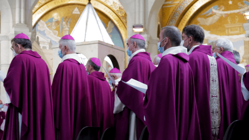 Abus sexuels dans l’Église : onze évêques français mis en cause