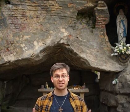Un prêtre liégeois nous présente la grotte d&rsquo;Ombret (vidéo)