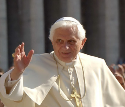 Les Évêques expriment leur communion dans la prière à l’occasion du décès du Pape émérite Benoit XVI