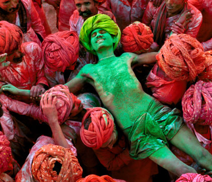Par le documentaire consacré à Steve Mc Curry, plongez dans l’oeuvre d’un photographe